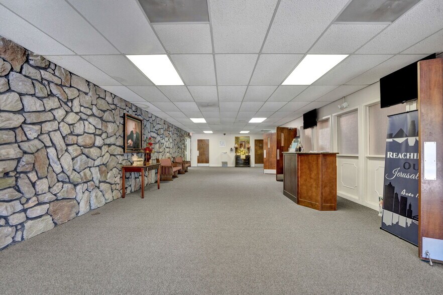 More Photos Of 3232 Covington Pike, Memphis Religious Facility For Sale
