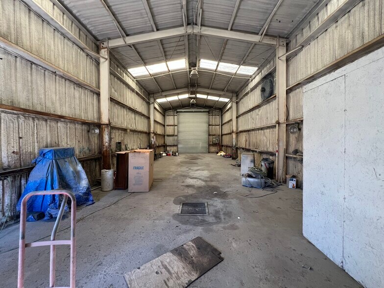 More Photos Of 3226 N Main St, Cleburne Warehouse For Lease