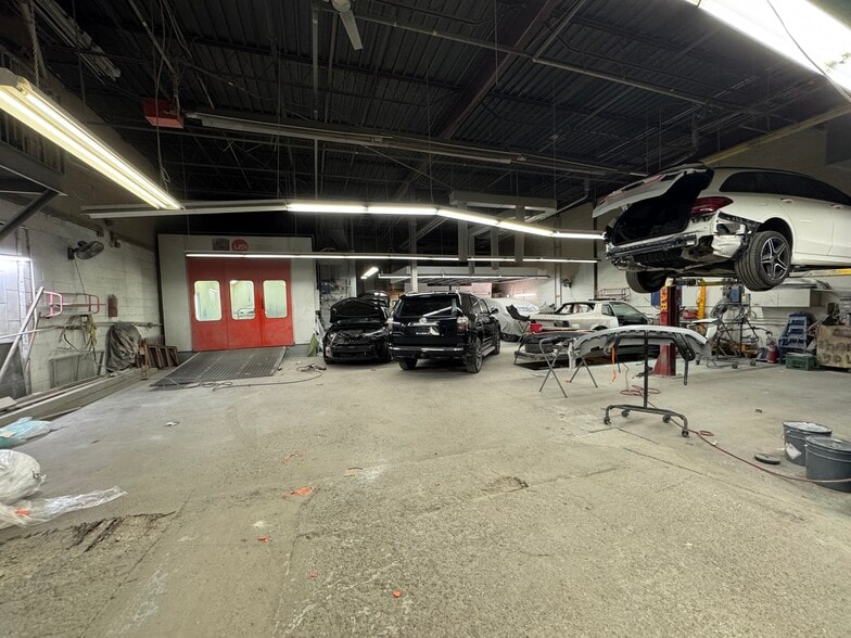 More Photos Of 25 Heritage Rd, Markham Warehouse For Lease