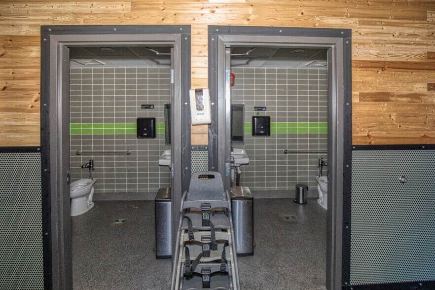 More Photos Of 6630 Mooretown Rd, Williamsburg Restaurant For Lease