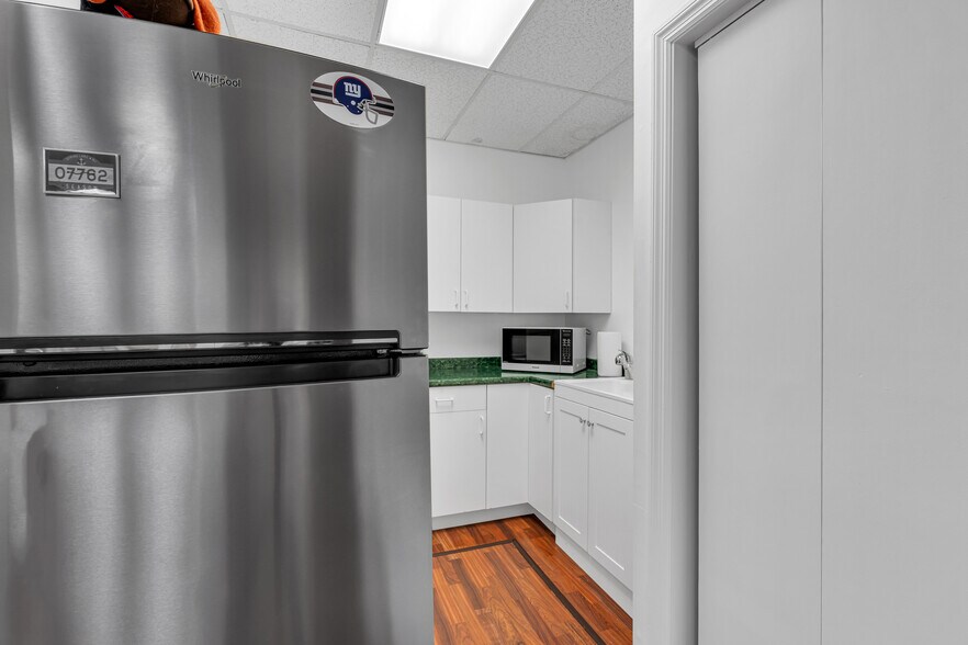 More Photos Of 309 Morris Ave, Spring Lake Office For Sale