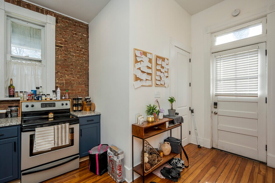 More Photos Of 199 E Loudon Ave, Lexington Office Residential For Sale