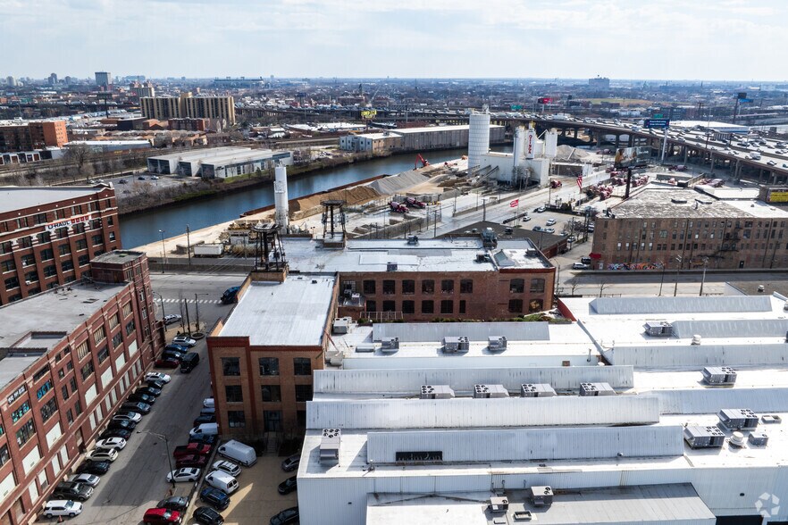 More Photos Of 600 W Cermak Rd, Chicago Loft Creative Space For Lease