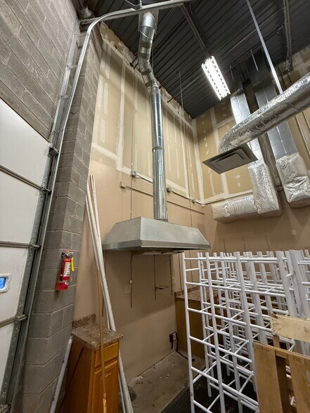 More Photos Of 1880 W Oak Pky, Marietta Loft Creative Space For Lease