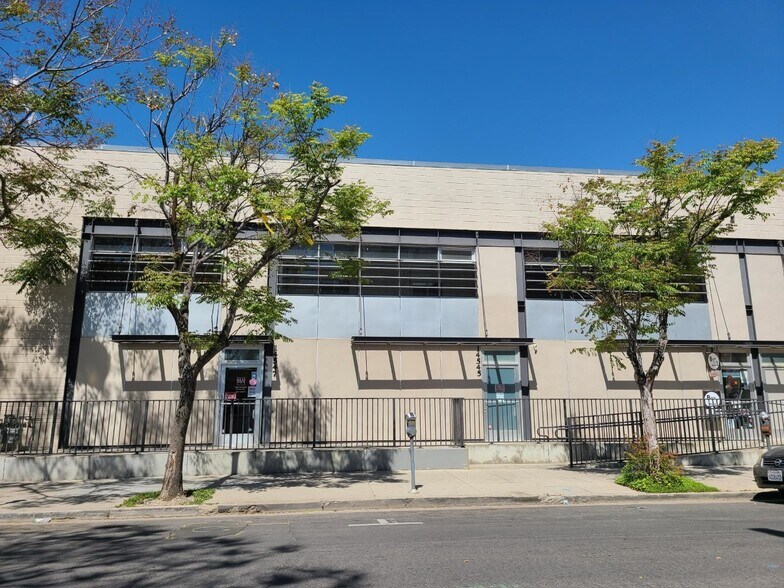 More Photos Of 14539-14547 Erwin St, Van Nuys Loft Creative Space For Lease
