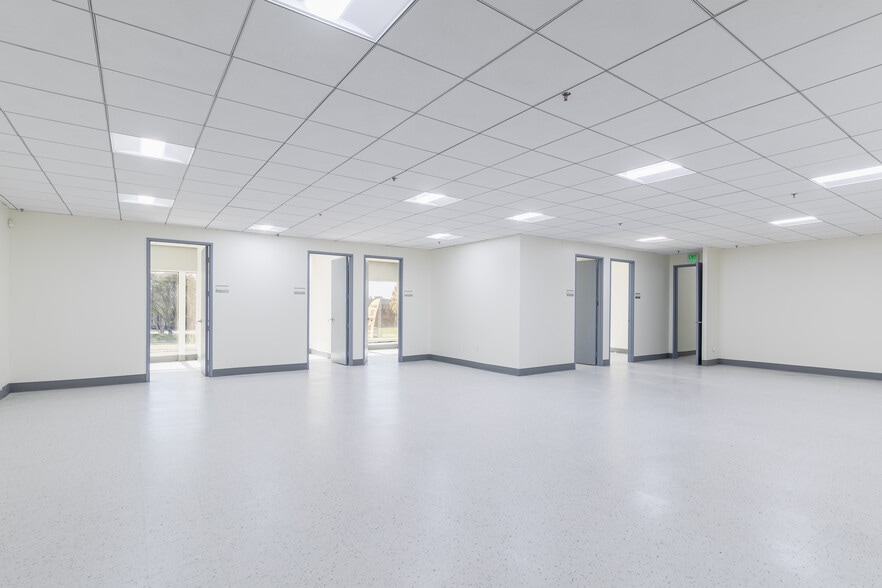 More Photos Of 10237-10239 Flanders Ct, San Diego Research And Development For Lease