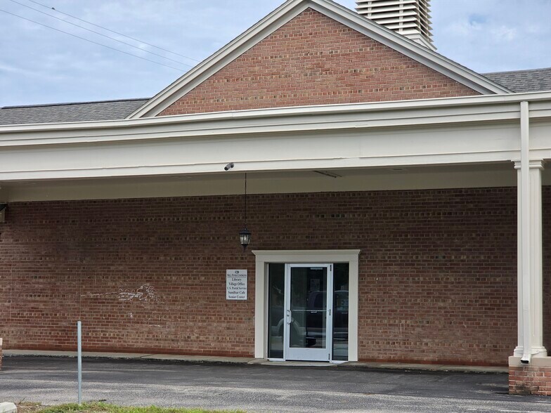 More Photos Of 101-103 S Talbot St, Addison Bank For Lease