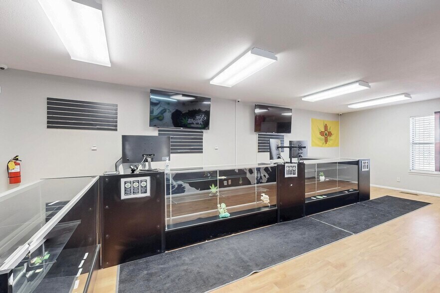 More Photos Of 516 Chama St NE, Albuquerque Office For Sale