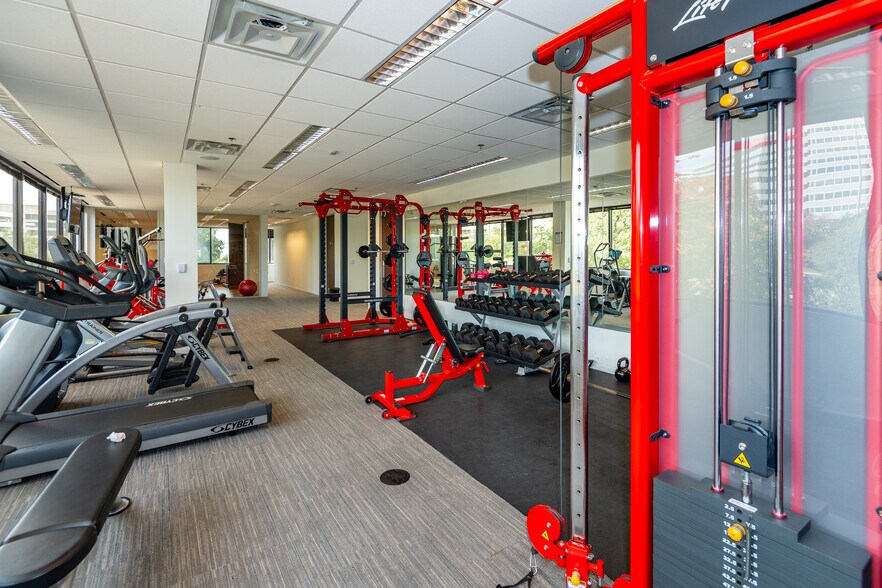 More Photos Of 104 Decker Ct, Irving Unknown For Lease