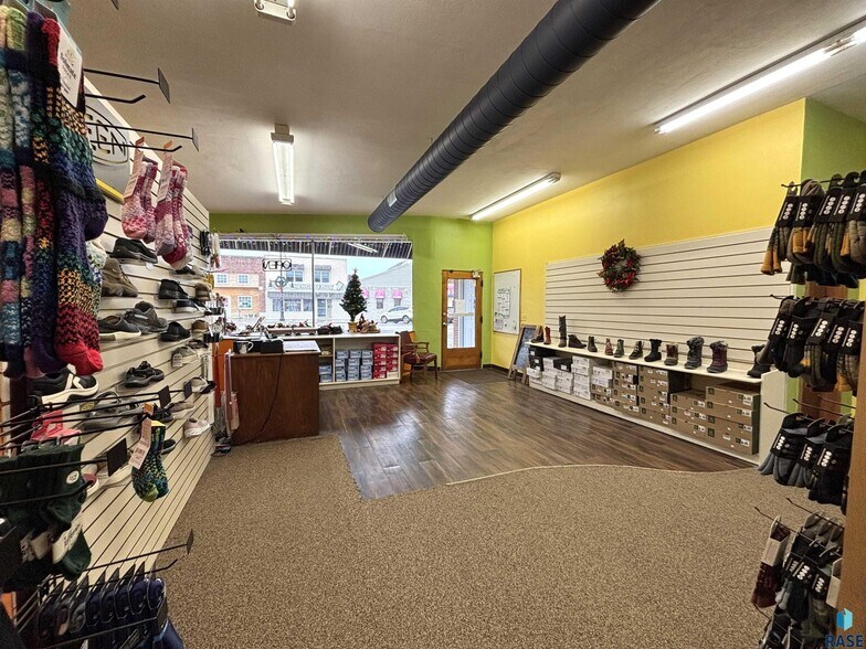 More Photos Of 118 N Broadway Ave, Miller General Retail For Sale
