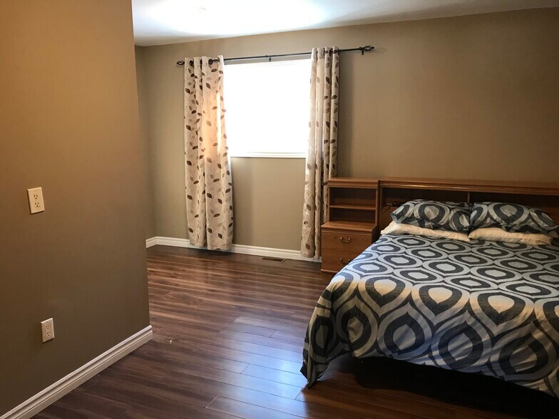 More Photos Of 2551 Petawawa Blvd, Petawawa Freestanding For Sale