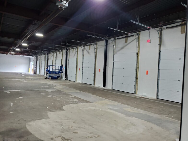 More Photos Of 100 Higginson Ave, Lincoln Distribution For Lease