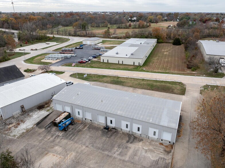 More Photos Of 2414 W Schneidman Dr, Quincy Industrial For Lease