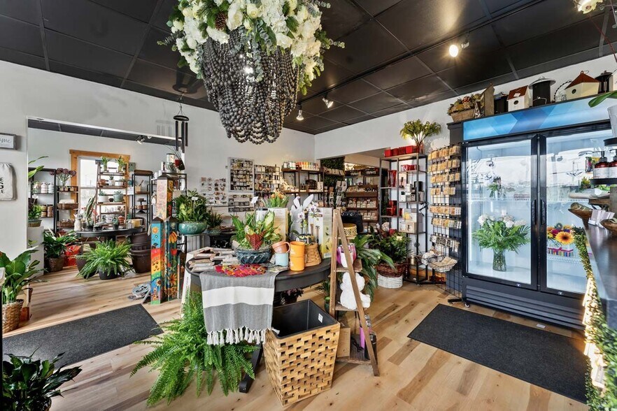 More Photos Of 310 W Irving Park Rd, Wood Dale General Retail For Sale