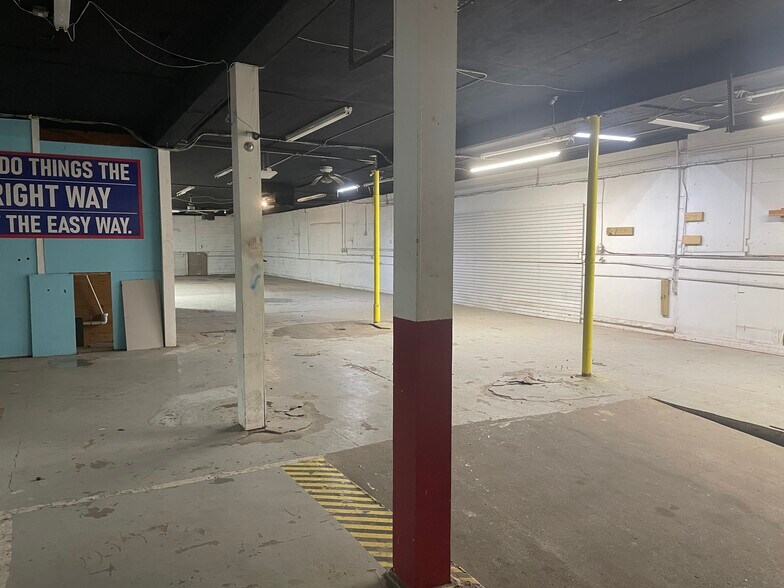 More Photos Of 1515 31st St, Galveston Distribution For Lease