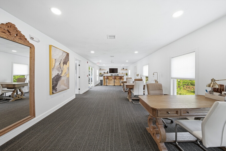 More Photos Of 367 Main St, Oxford Office For Sale