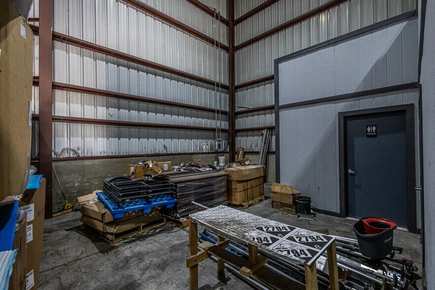 More Photos Of 13806 N Unitec Dr, Laredo Warehouse For Lease