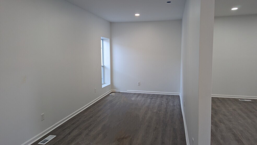 More Photos Of 1300A S Dickerson Rd, Nashville Light Manufacturing For Sale