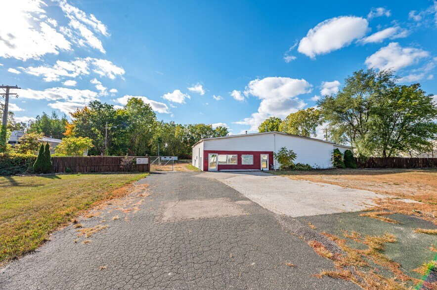 More Photos Of 3905 32nd St, Port Huron Truck Terminal For Sale