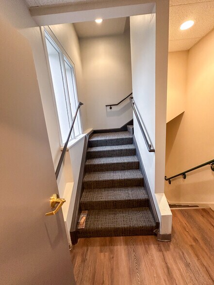More Photos Of 30 N Lincoln St, Batavia Office For Lease