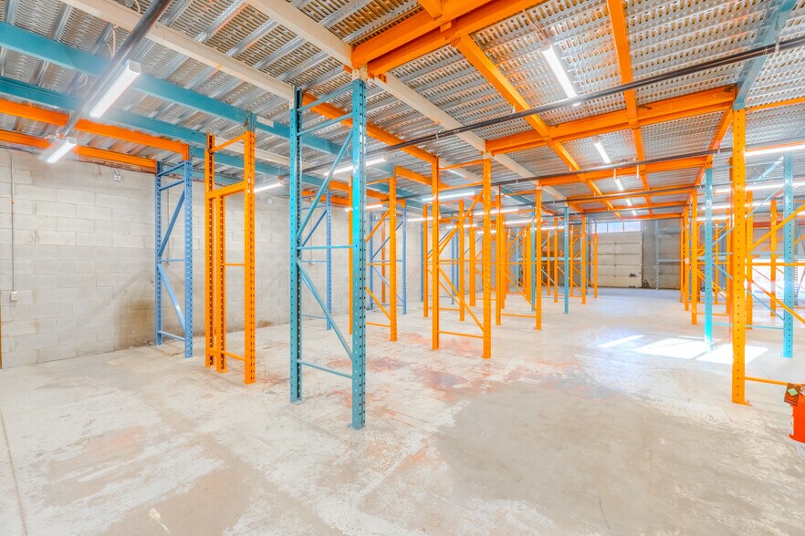 More Photos Of 9681-9725 Rue Clément, Montréal Unknown For Lease