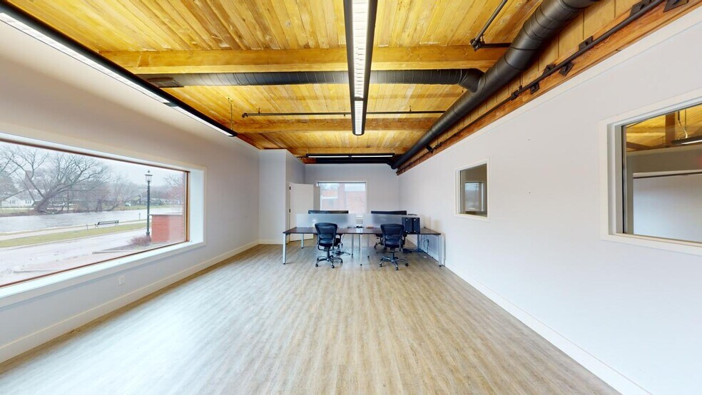More Photos Of 101 S 1st St, West Dundee Loft Creative Space For Lease