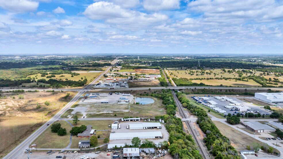 More Photos Of 3100 S Commerce St, Ardmore Warehouse For Sale