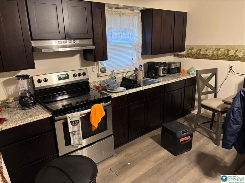 More Photos Of 435 W Main St, Pen Argyl Apartments For Sale