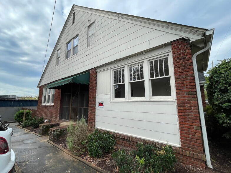 More Photos Of 312 Rutherford St, Greenville Office Residential For Lease
