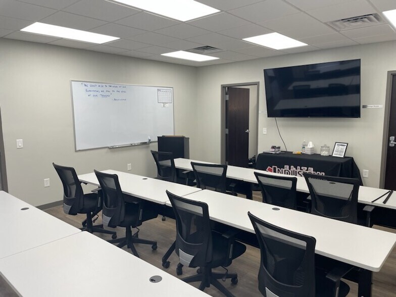 More Photos Of 4525 Schillinger Rd N, Semmes Service For Lease