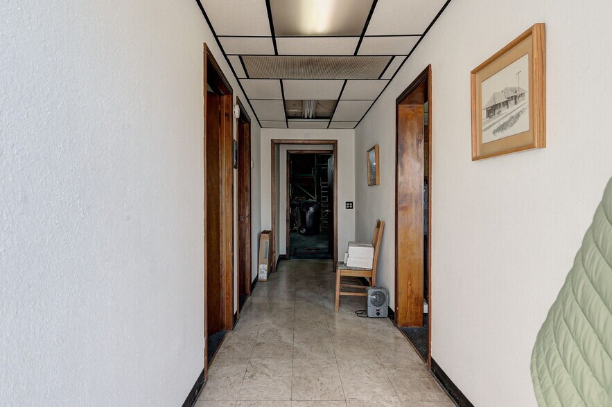 More Photos Of 515 Kings of Leon Ln, Oklahoma City Manufacturing For Sale