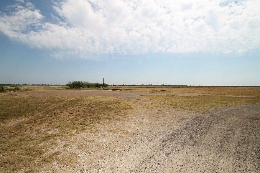 More Photos Of 0000 N. FM 1425, Mercedes Airplane Hangar For Sale