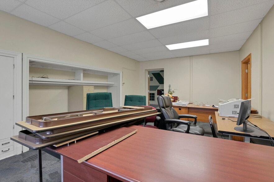 More Photos Of 300 E Auburn Ave, Springfield Office For Sale