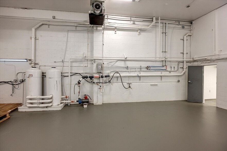 More Photos Of 10722 Lake City Way NE, Seattle Storefront Retail Office For Sale