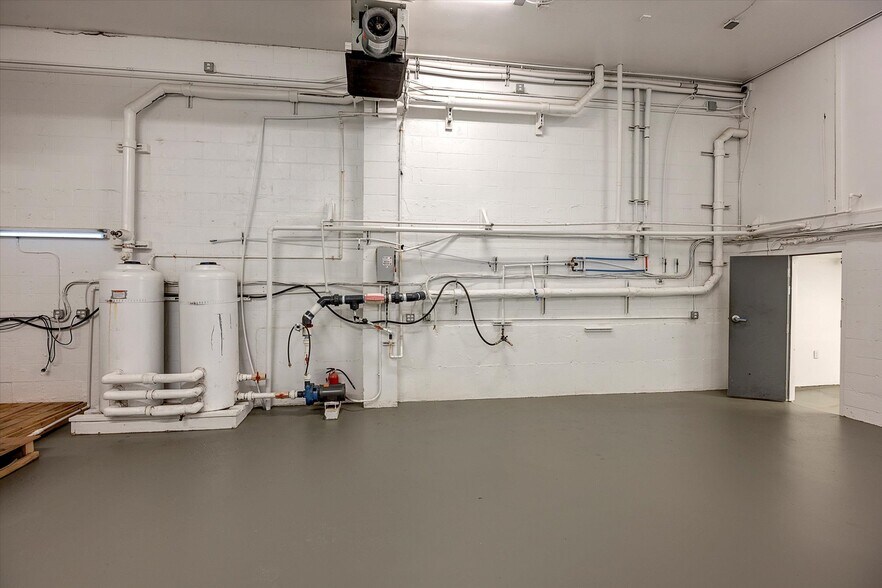 More Photos Of 10722 Lake City Way NE, Seattle Storefront Retail Office For Sale