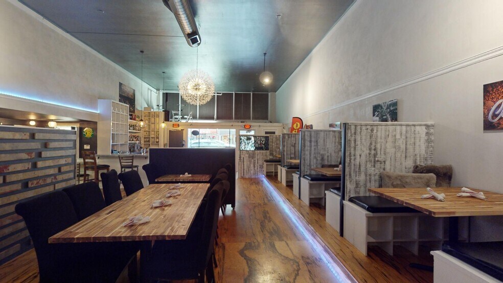 More Photos Of 622-630 SE Jackson St, Roseburg Storefront For Sale