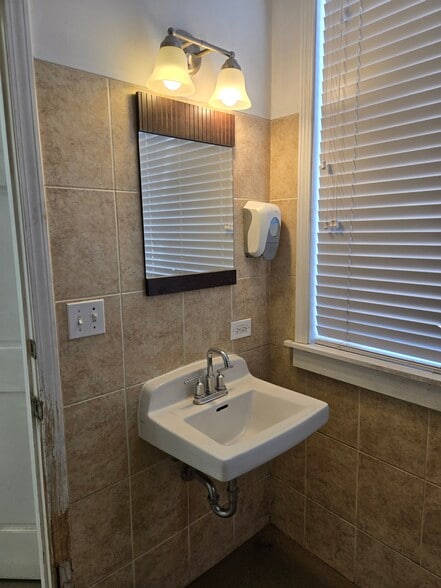 More Photos Of 5208 N Clark St, Chicago Apartments For Lease