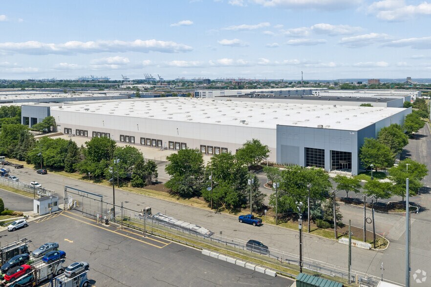 More Photos Of 25 Colony Rd, Jersey City Warehouse For Lease