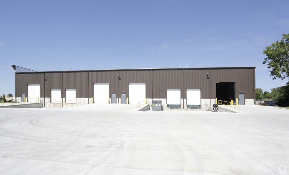 More Photos Of 683-695 N Lindenwood Dr, Olathe Distribution For Lease