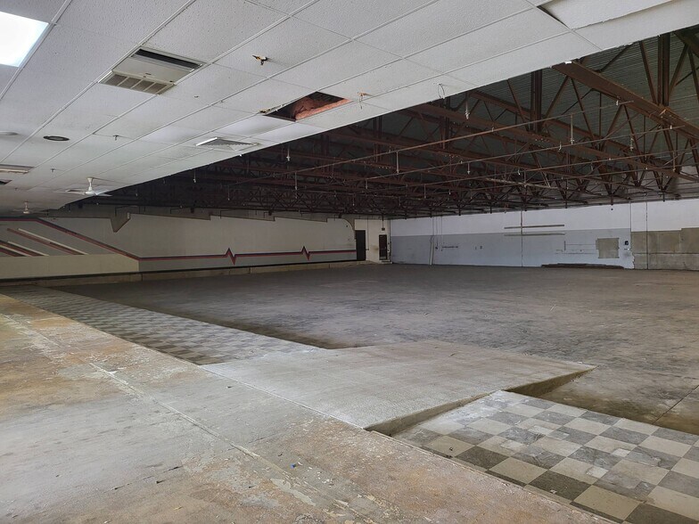 More Photos Of 361 Blanding Blvd, Orange Park Bowling Alley For Sale