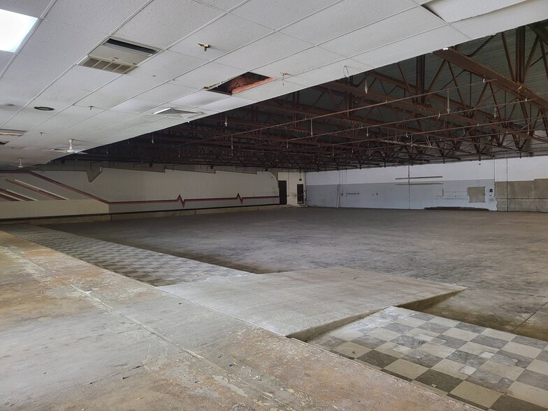 More Photos Of 361 Blanding Blvd, Orange Park Bowling Alley For Sale