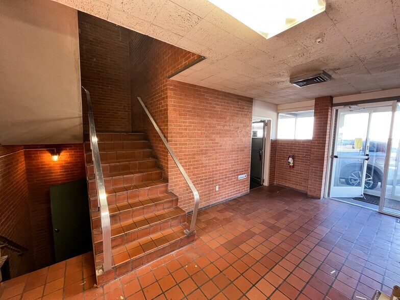 More Photos Of 6631 E Kellogg Dr, Wichita Office For Sale