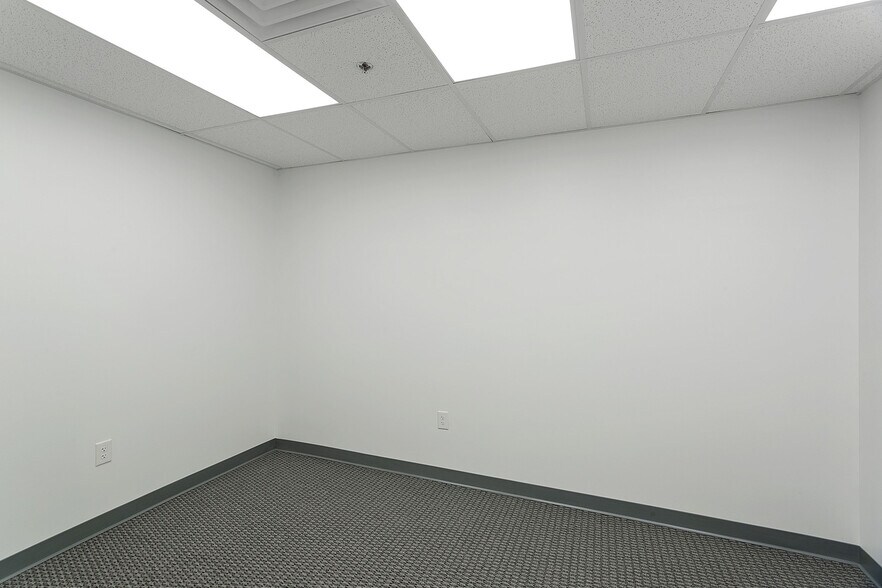 More Photos Of 640 N Northpark Dr, Clinton Warehouse For Lease