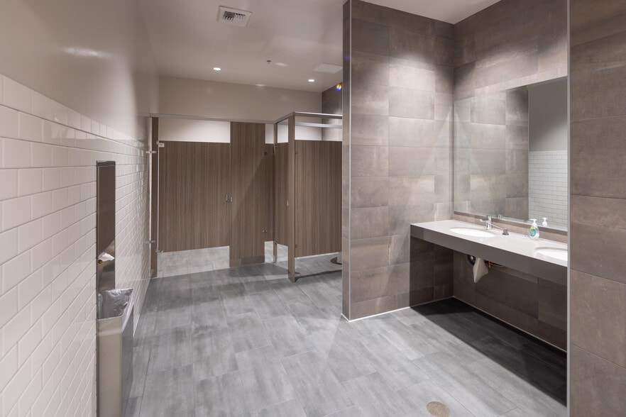 More Photos Of 18001 Main St, Carson Manufacturing For Lease