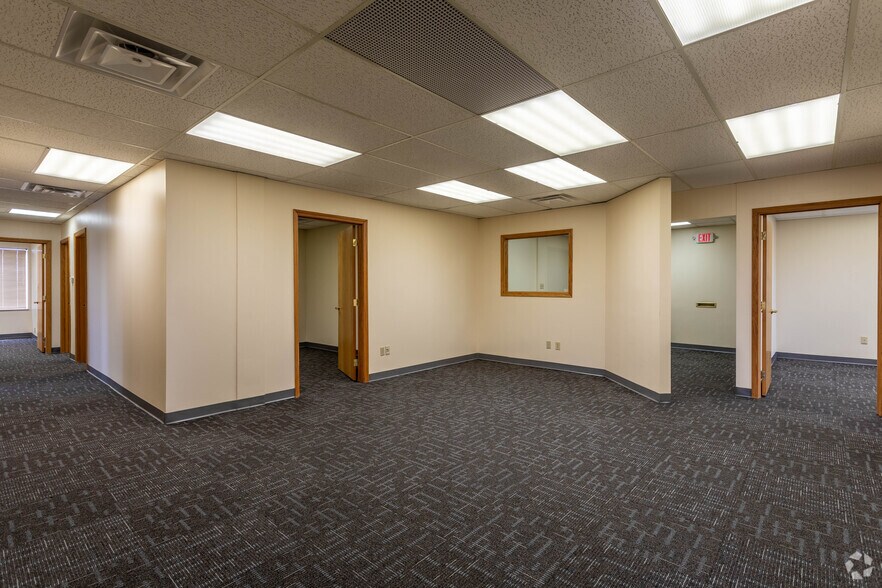 More Photos Of 6161 Busch Blvd, Columbus Office For Lease