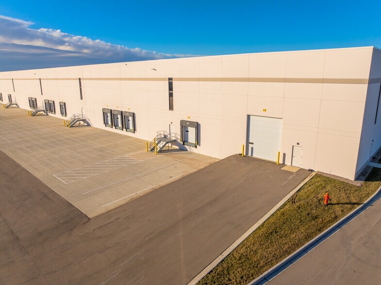 More Photos Of 400 Innovation Dr, Janesville Industrial For Lease