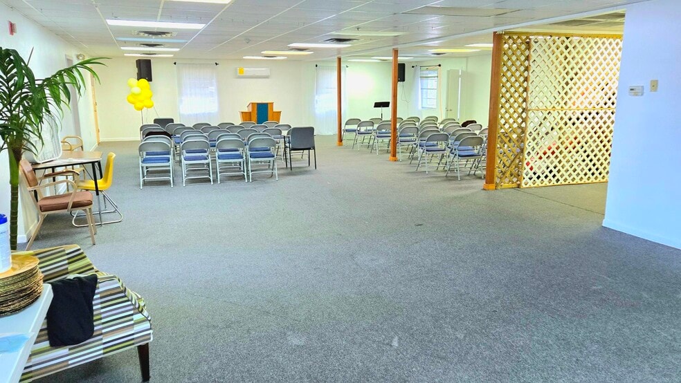More Photos Of 1803 57th Ave W, Bradenton Religious Facility For Lease