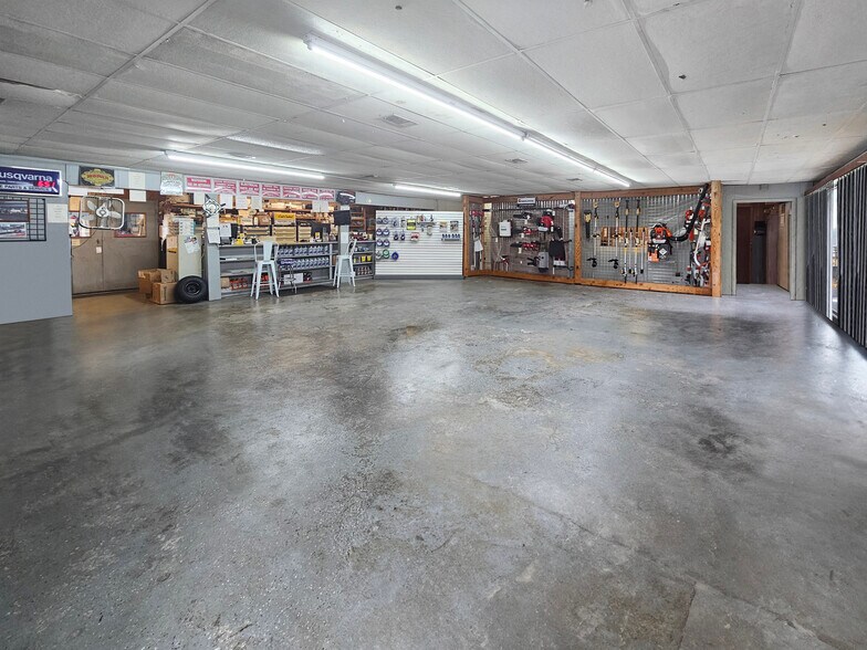 More Photos Of 508 Cedar Bayou Rd, Baytown Warehouse For Sale