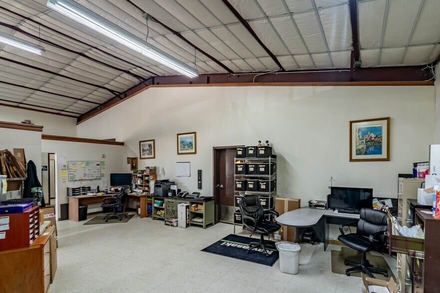 More Photos Of 1190 S 2nd St, Raton General Retail For Sale