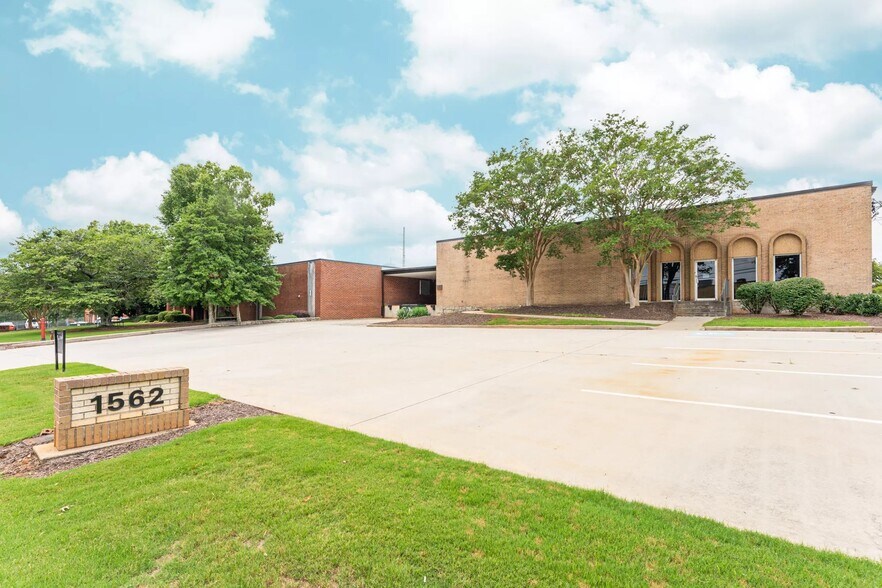 Primary Photo Of 1562 Litton Dr, Stone Mountain Warehouse For Lease